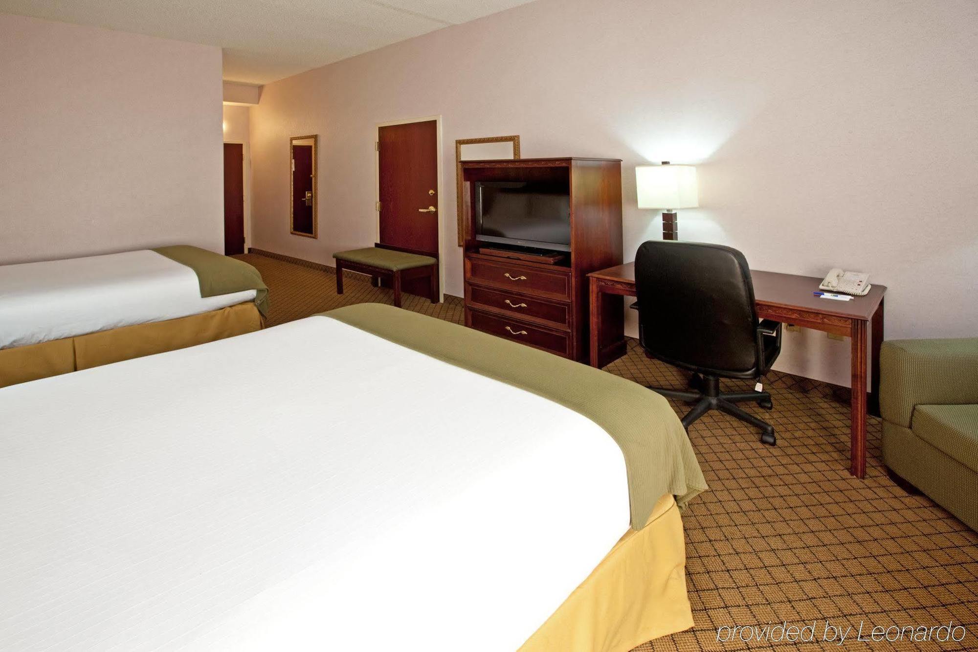 Holiday Inn Express Hotel & Suites Cincinnati Northeast-Milford By Ihg Pokoj fotografie