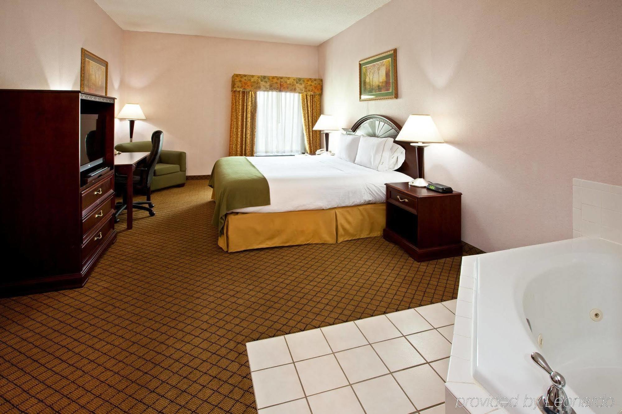 Holiday Inn Express Hotel & Suites Cincinnati Northeast-Milford By Ihg Pokoj fotografie